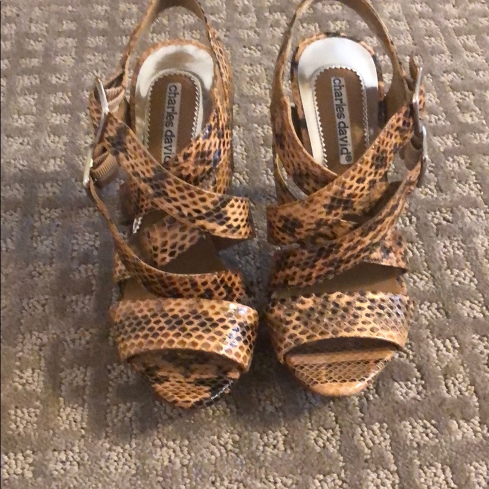 BNWOT CHARLES DAVID snakeskin heels Size 6
